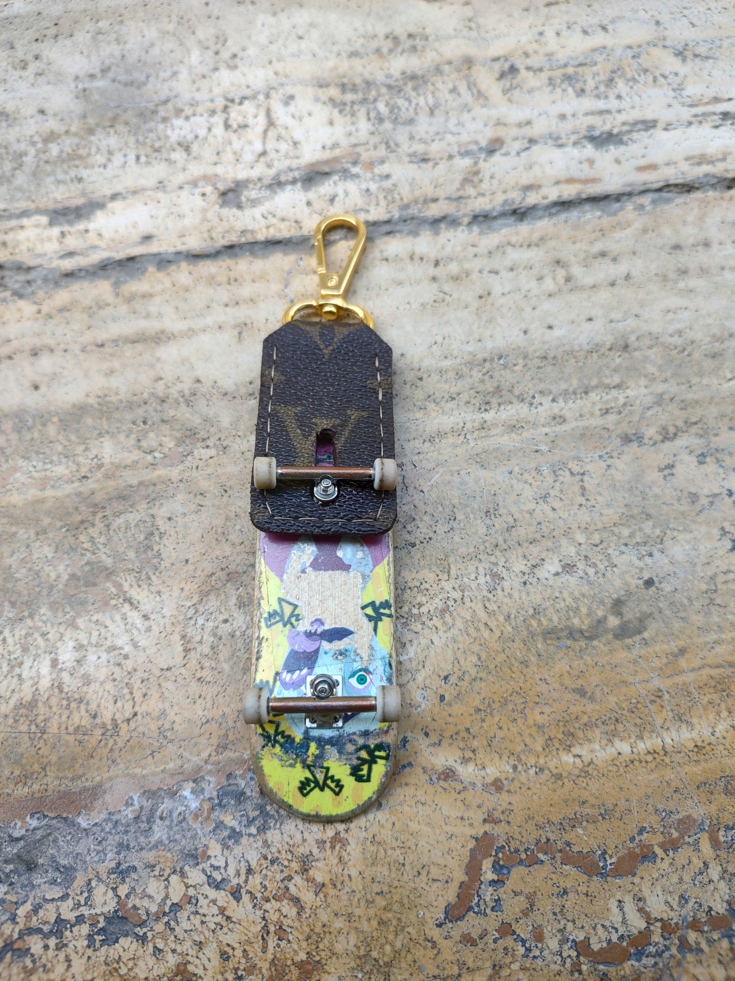 Keychain LV fingerboard